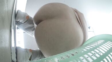 大学女厕全景偷拍5位漂亮的小姐姐各种姿势嘘嘘粉嫩的小鲍鱼完美呈现 (1)