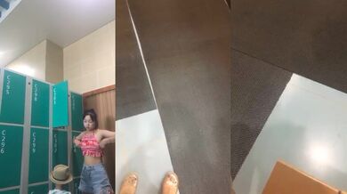 《贵在真实极限偸拍》女人坑女人系列！猥琐渣女暗藏摄像头记录大众浴室换衣室、洗浴间内部春色~场面壮观极了 (5)